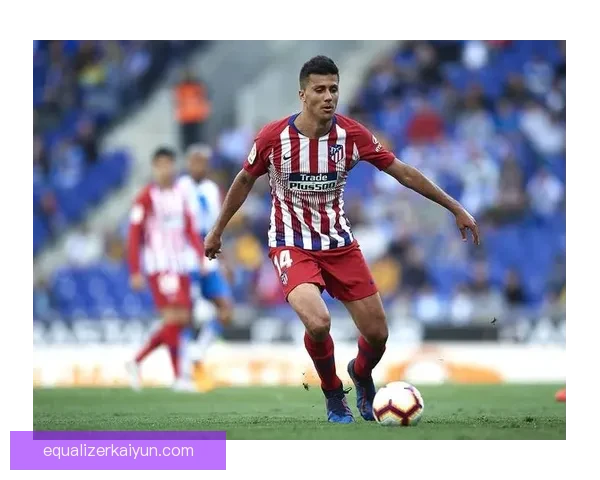 西班牙媒体对 Rodri 的表现持续关注，期待其在新赛季发挥稳定。